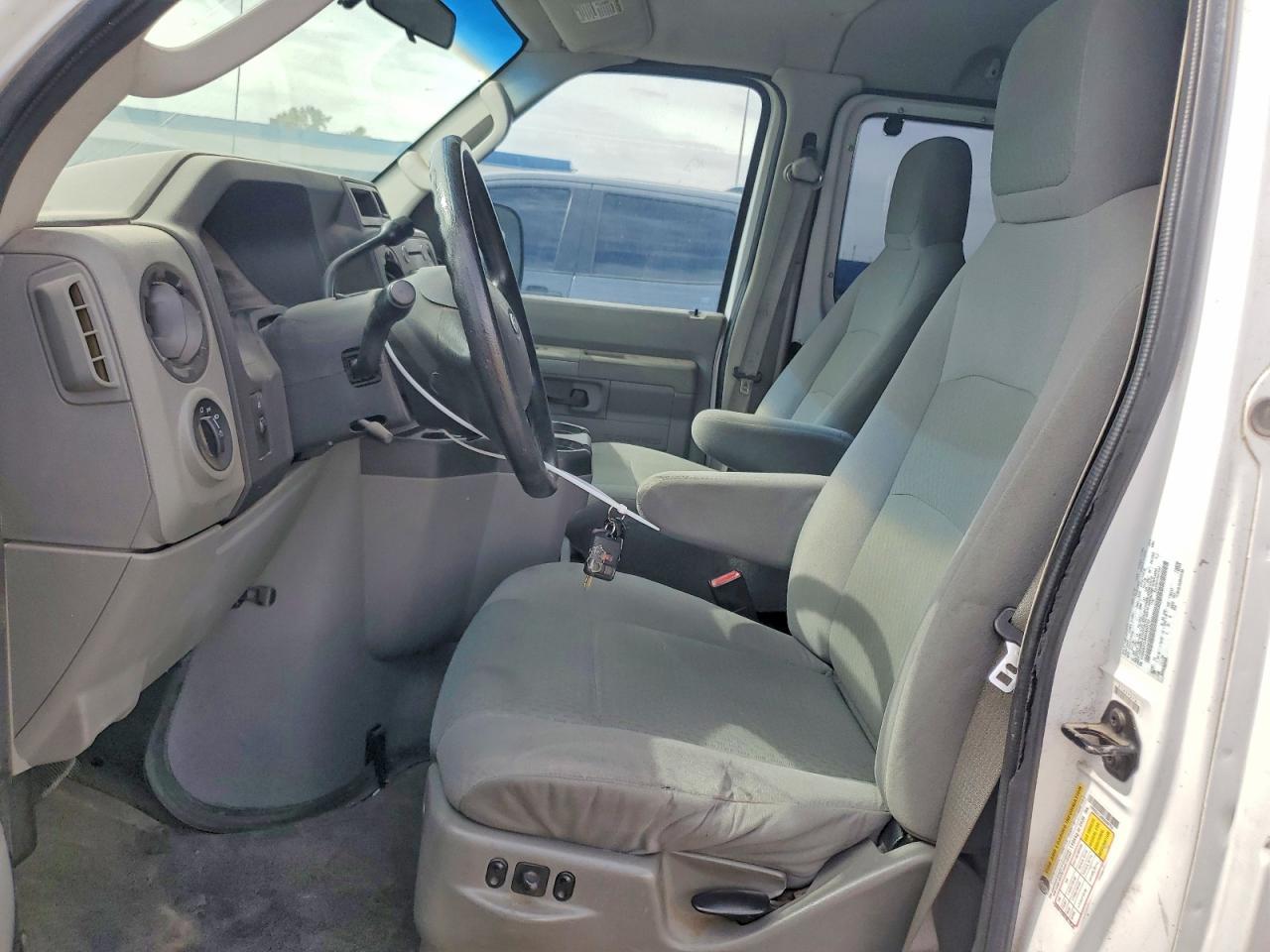 2009 Ford Econoline E350 Super Duty Wagon