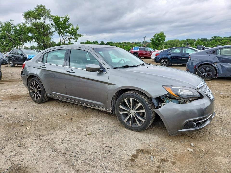 2013 Chrysler 200