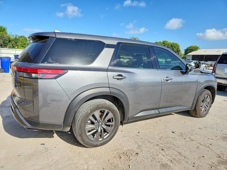 2022 Nissan Pathfinder s