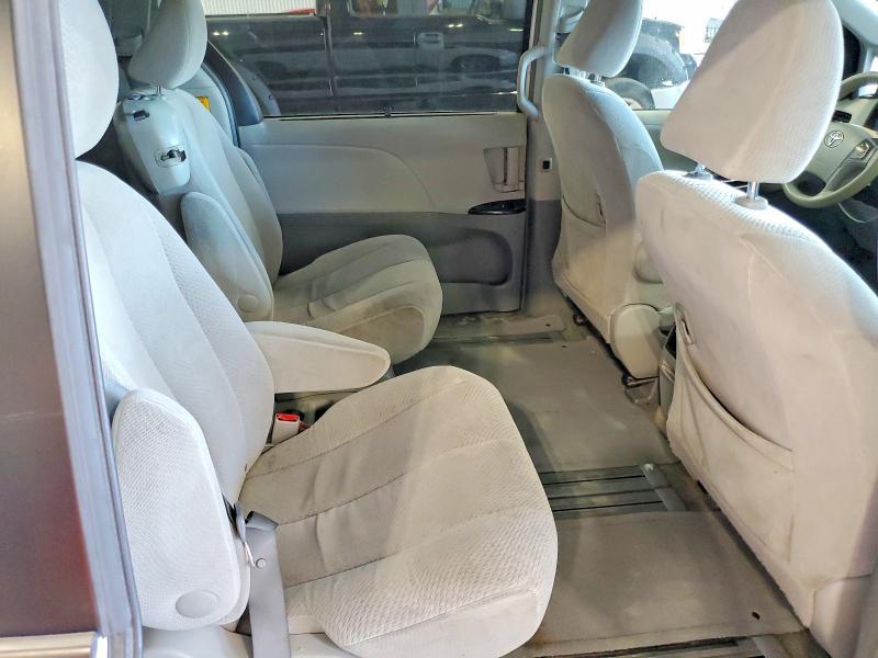 2013 Toyota Sienna le