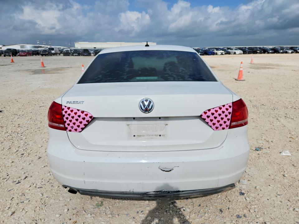 2013 Volkswagen Passat 4D 2.5 s