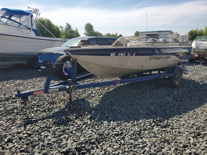 2002 Crestliner Boat