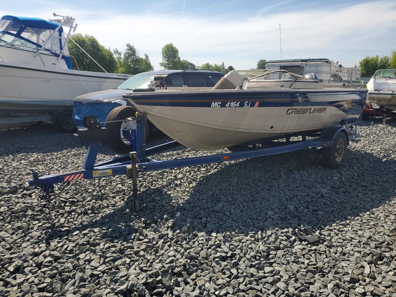 2002 Crestliner Boat