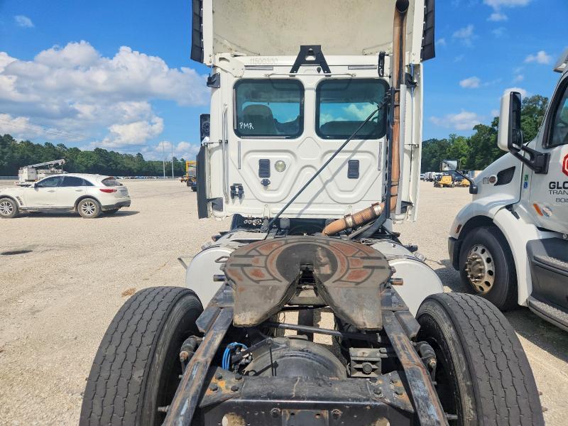 2015 Freightliner Cascadia Semi Truck