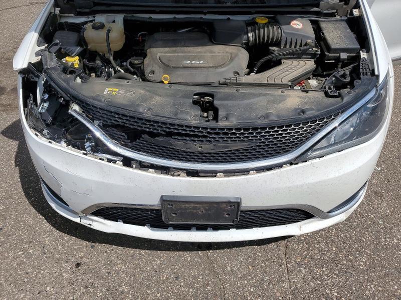 2017 Chrysler Pacifica Touring l