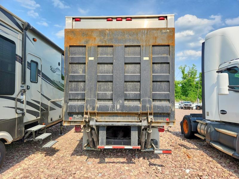 2004 Frht - Freightliner 2004 Freightliner Business Class M2 Refrigerated B