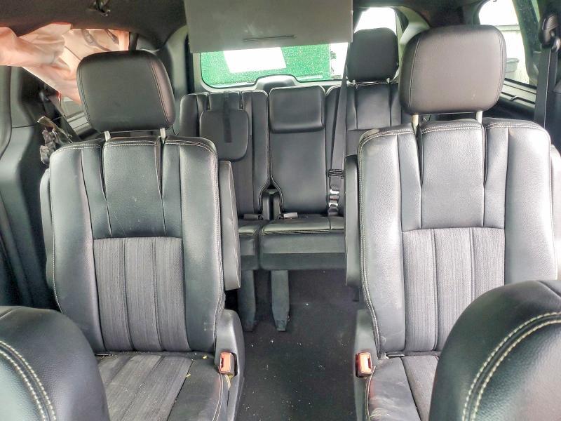 2016 Chrysler Town & Country s