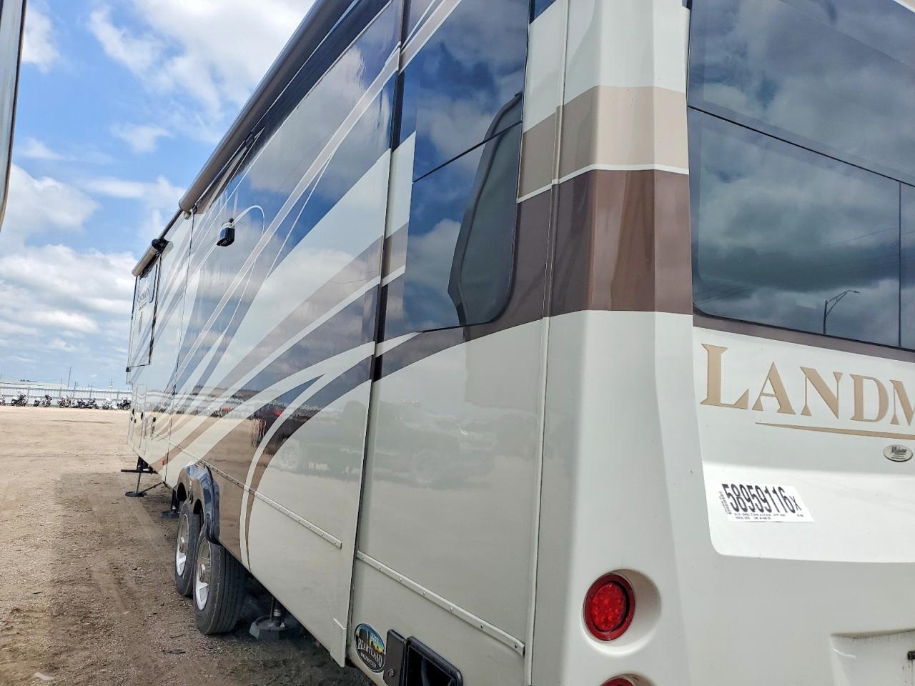 2014 Heartland Landmark Camper