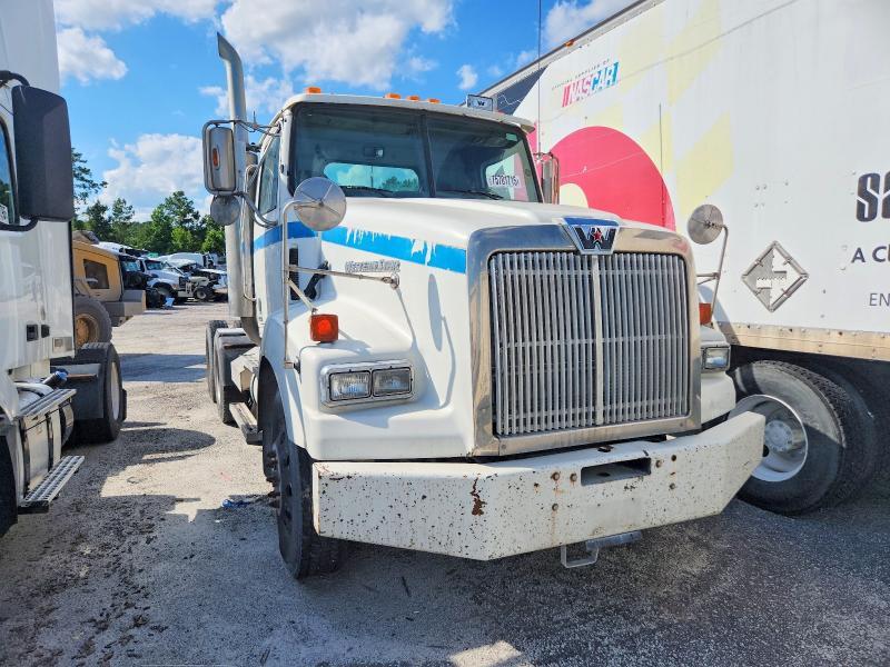 2018 Westenstar 2018 Western Star 4900 Semi Truck