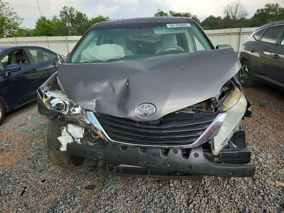 2011 Toyota Sienna le