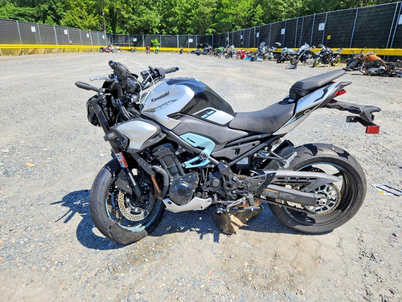 2025 Kawasaki ZR900 S
