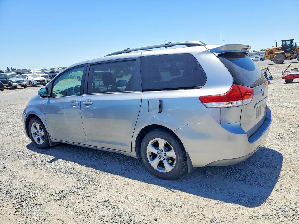 2012 Toyota Sienna le