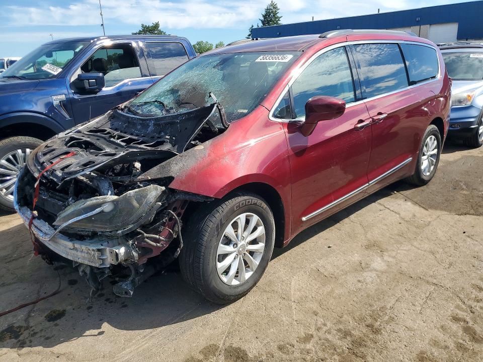 2017 Chrysler Pacifica Touring l