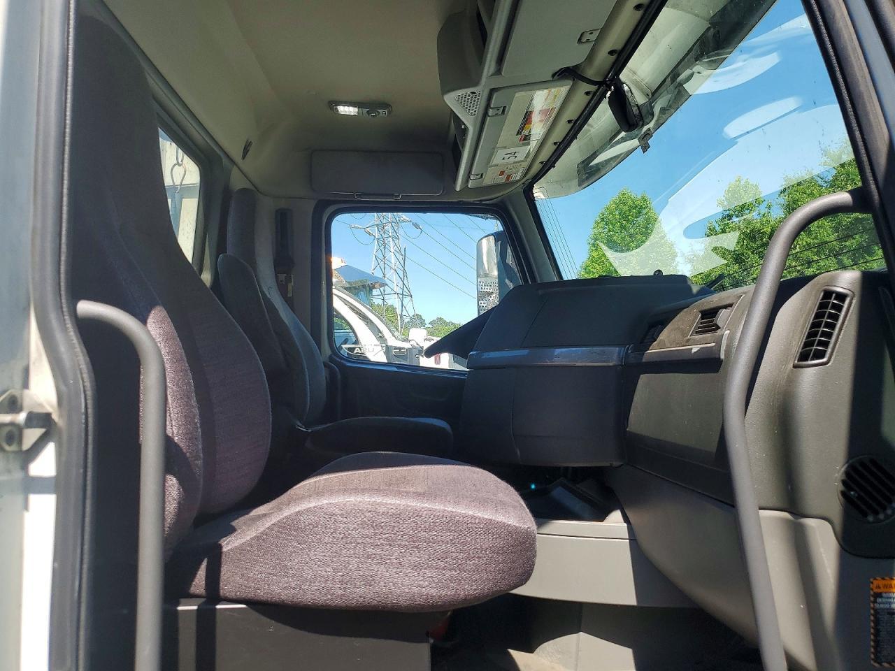 2019 Volvo VNR Semi Truck