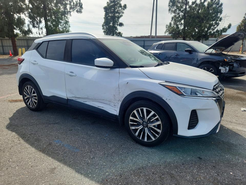 2022 Nissan Kicks sv