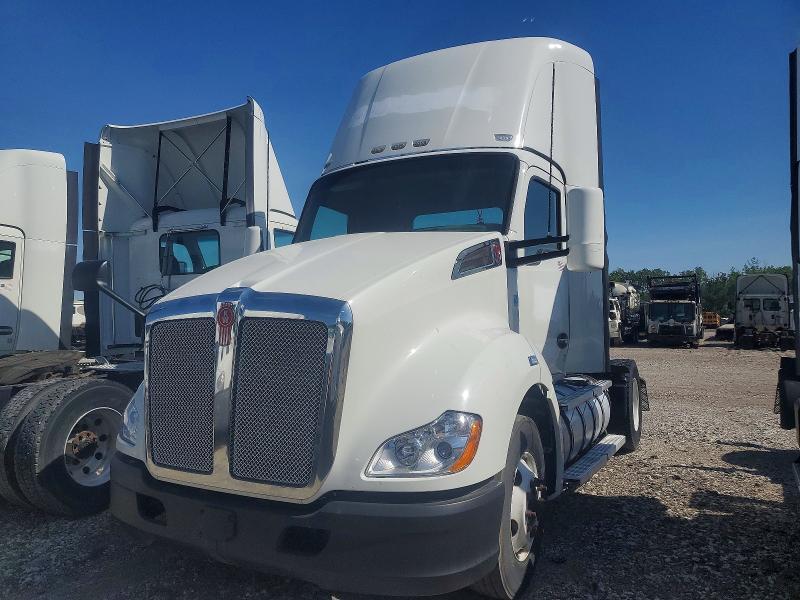 2017 Kenworth T680 Semi Truck