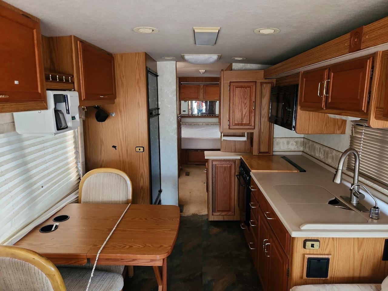 2000 Freightliner Chassis XC RV
