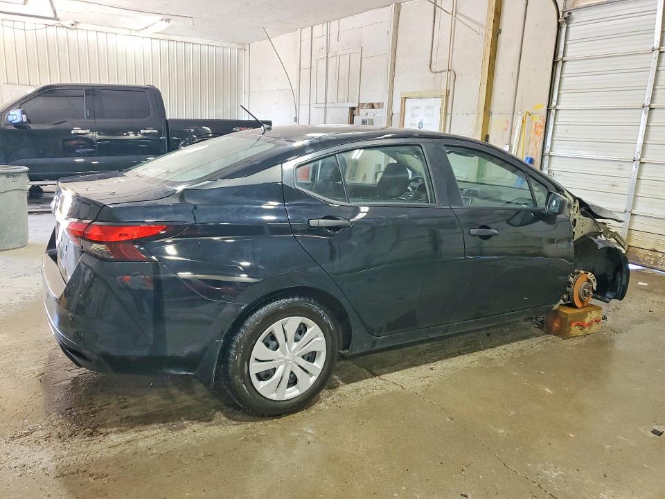 2022 Nissan Versa s