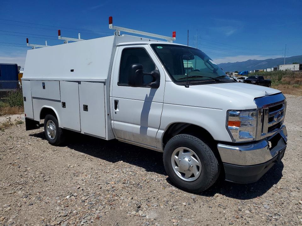 2025 Ford Econoline E350 Super Duty Cutaway Van