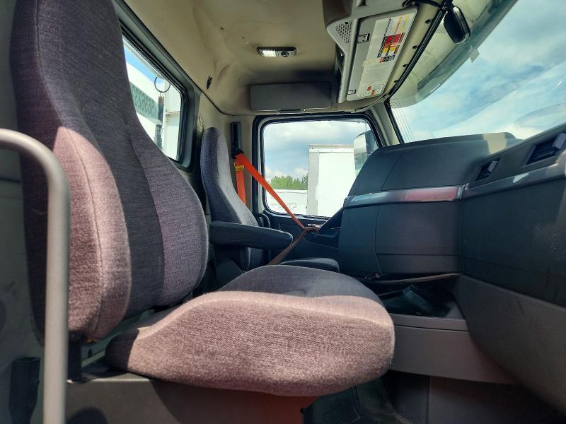 2019 Volvo VNR Semi Truck