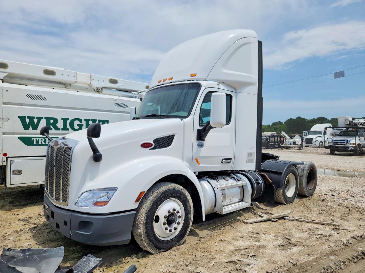 2019 Peterbilt 579 Semi Truck