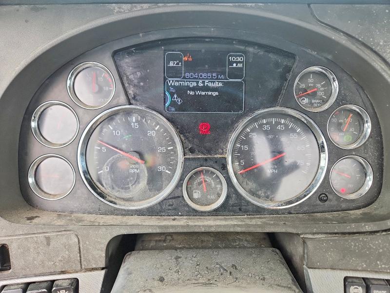 2017 Kenworth T880 Semi Truck