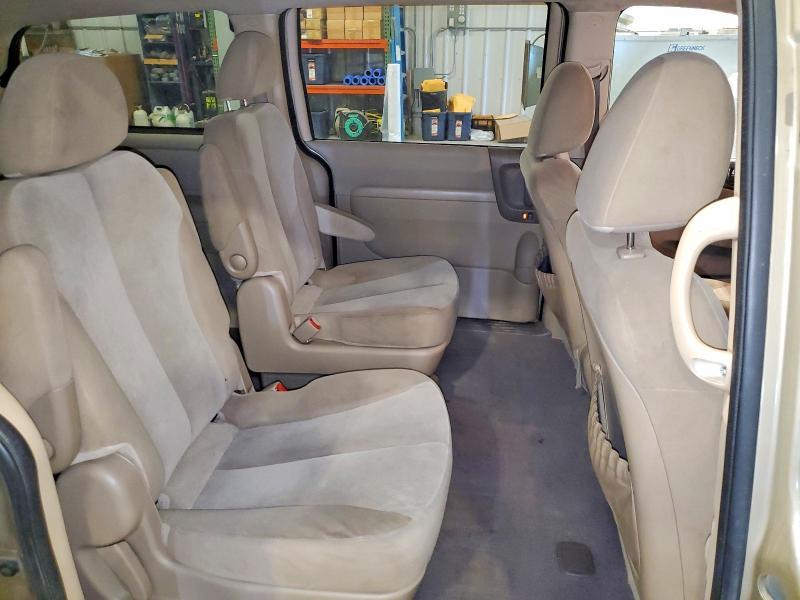 2011 KIA Sedona lx