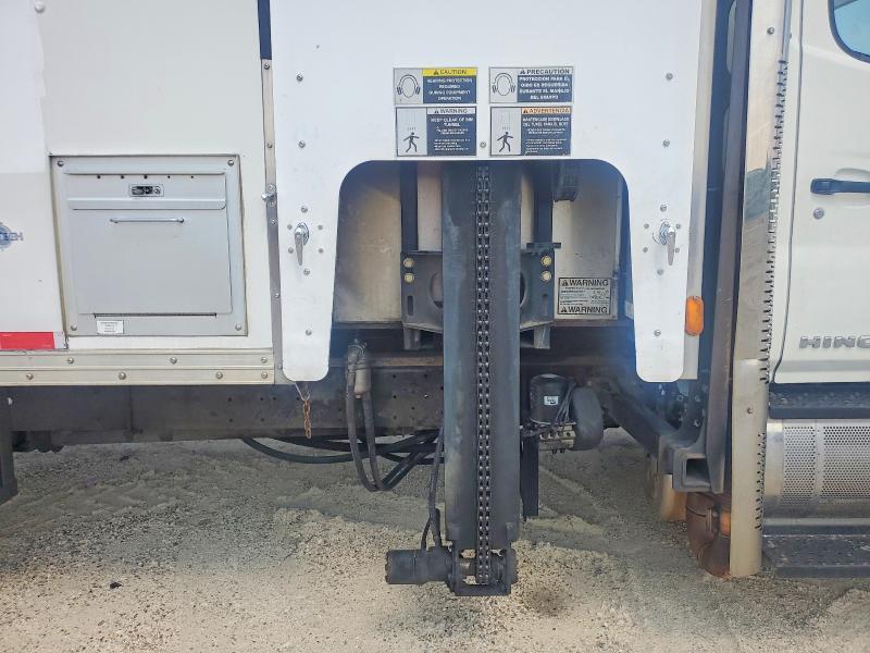 2013 Hino 338 BOX Truck