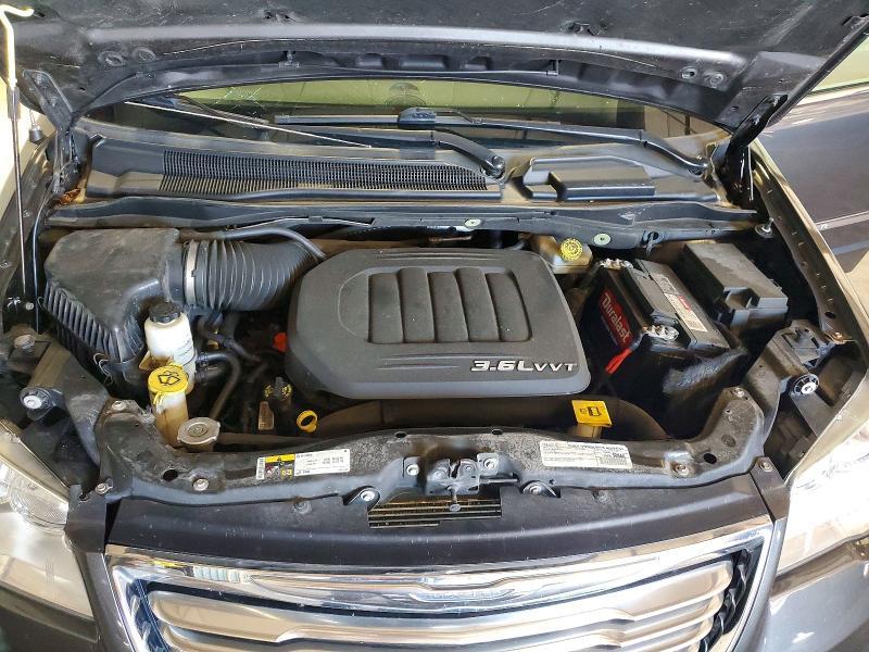 2016 Chrysler Town & Country Touring l