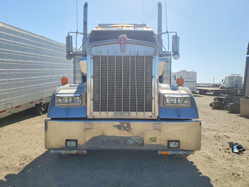 2006 Kenworth W900 Semi Truck
