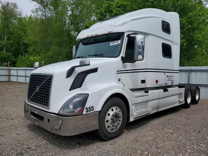 2007 Volvo VNL Semi Truck