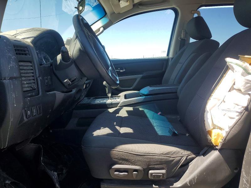 2015 Nissan Titan SV