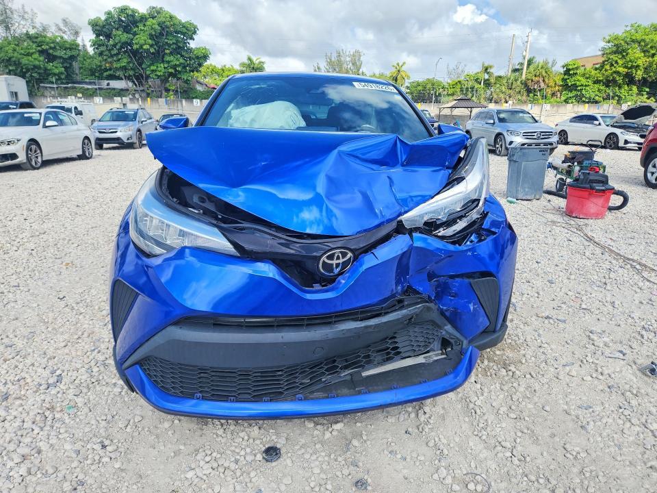 2021 Toyota C-hr xle