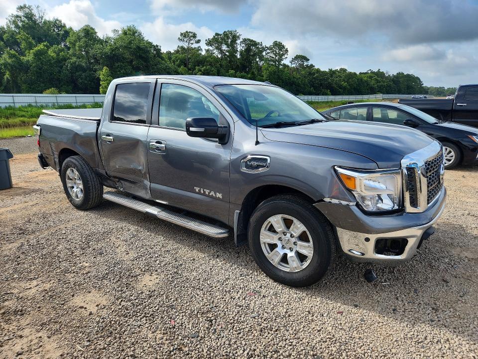 2017 Nissan Titan SV