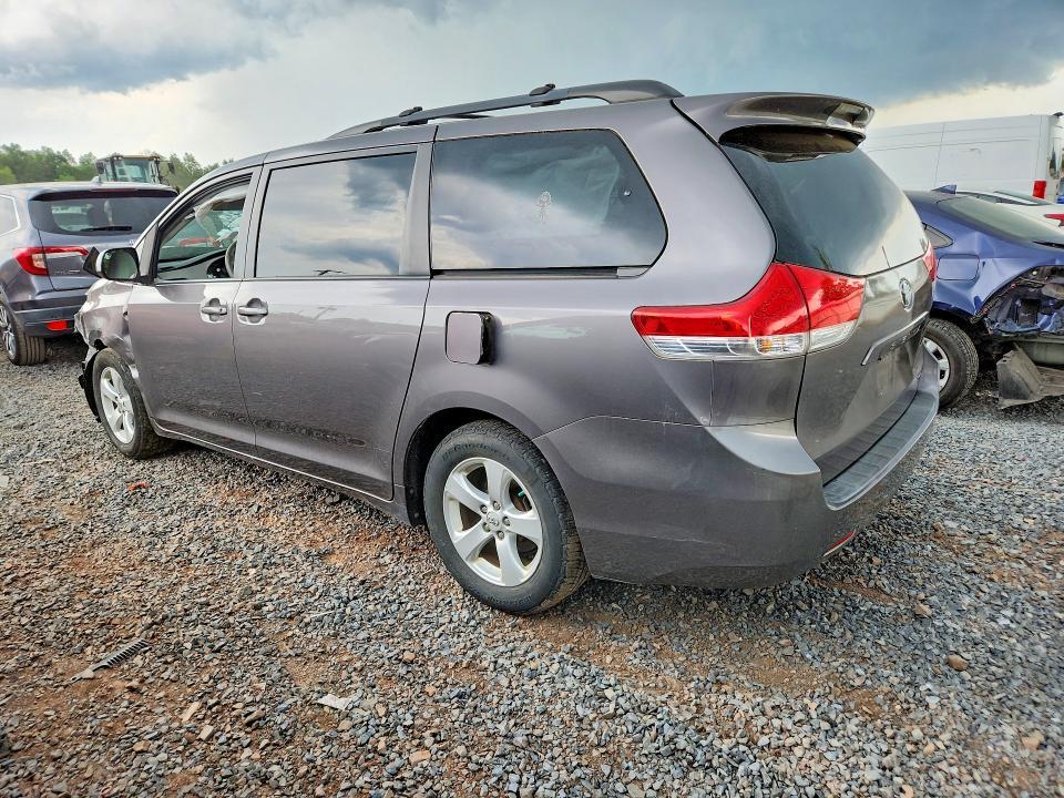 2011 Toyota Sienna le