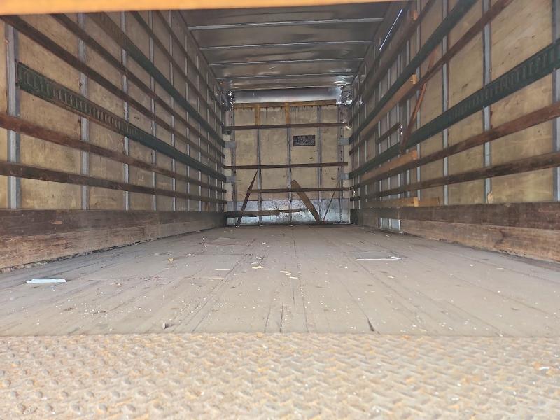 2005 Frht - Freightliner 2005 Freightliner Business Class M2 BOX Truck