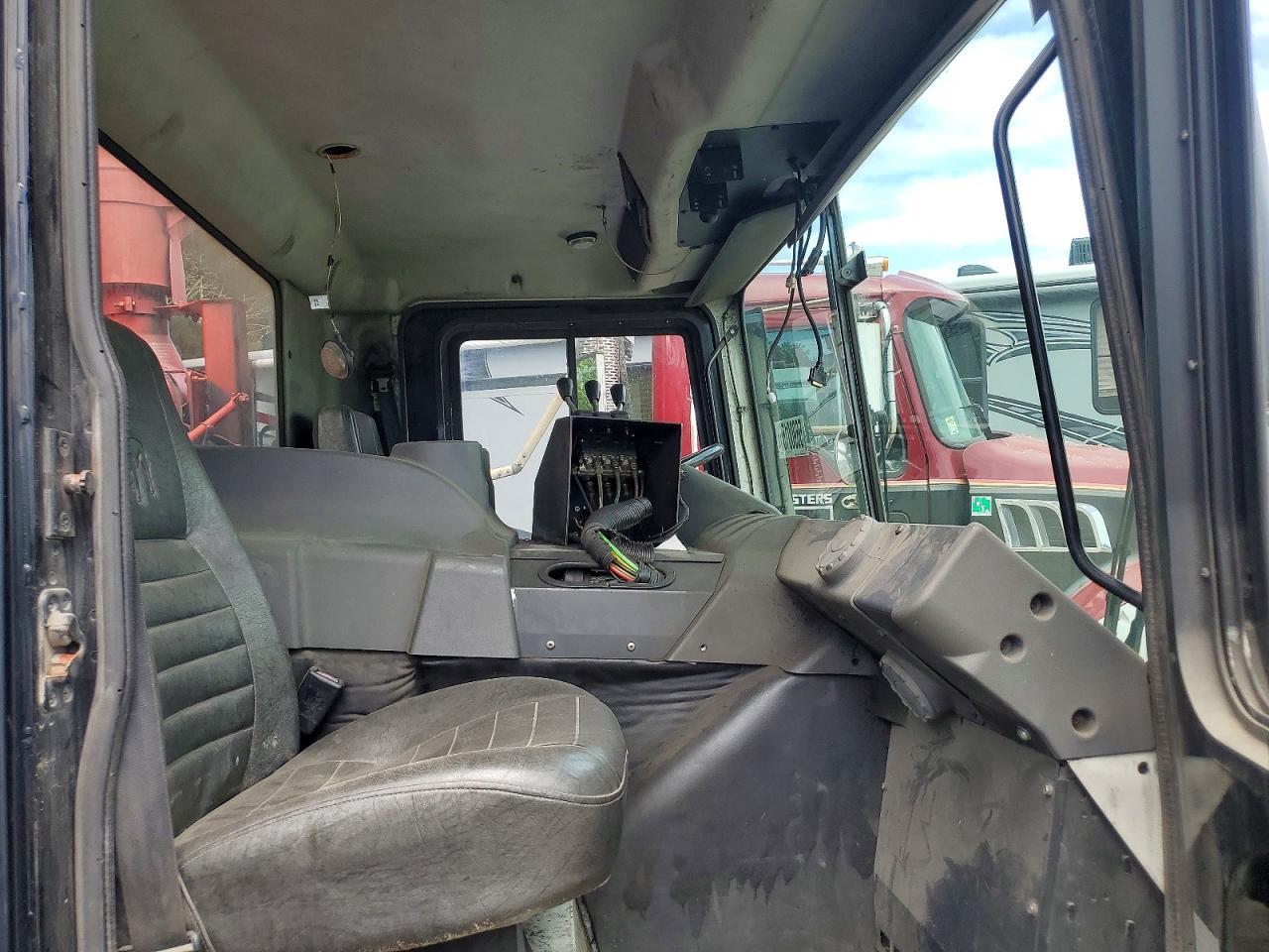 2008 Mack MRU613 ROLL-OFF Container Truck