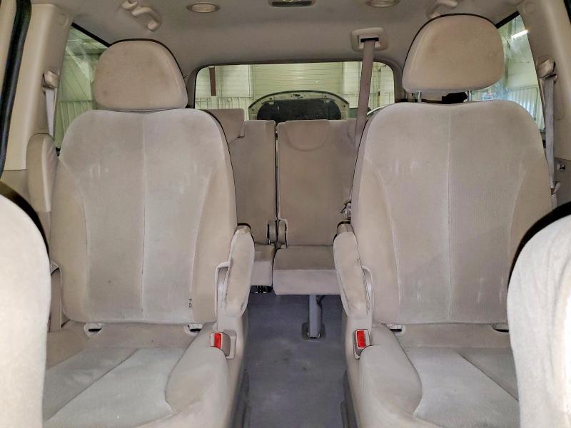 2011 KIA Sedona lx