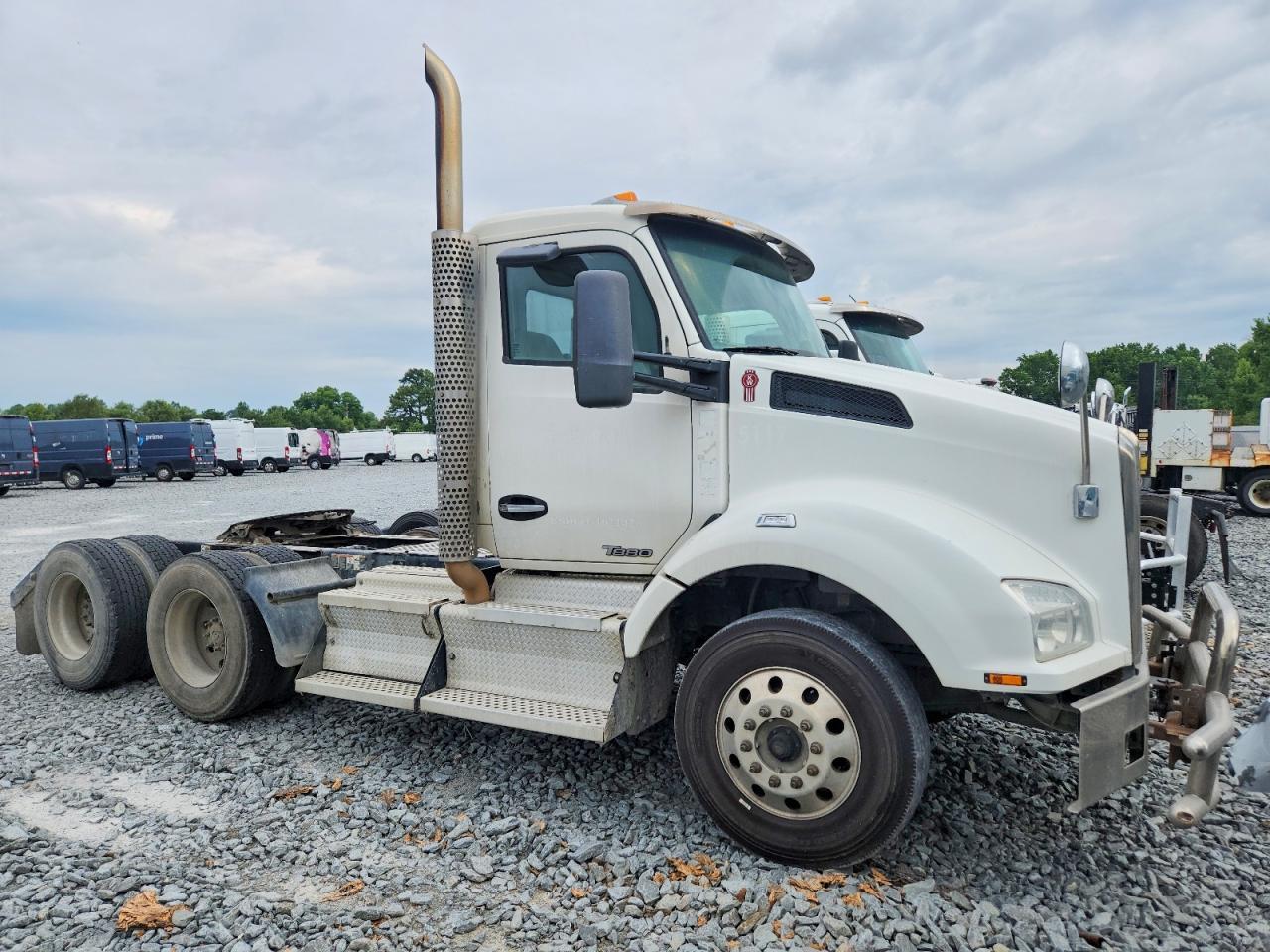 2017 Kenworth T880 Semi Truck