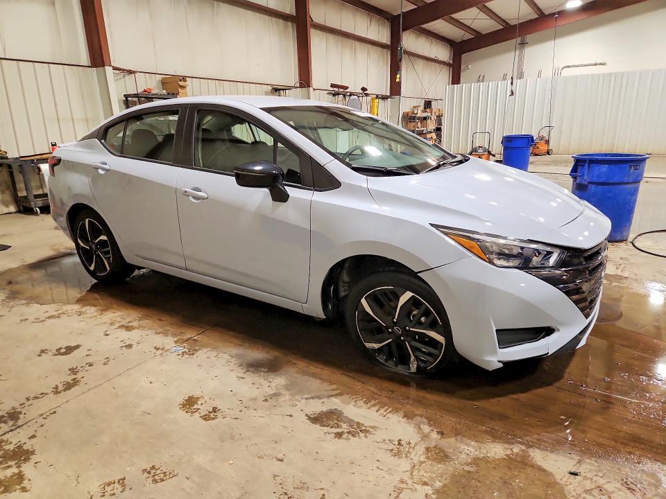 2025 Nissan Versa sr