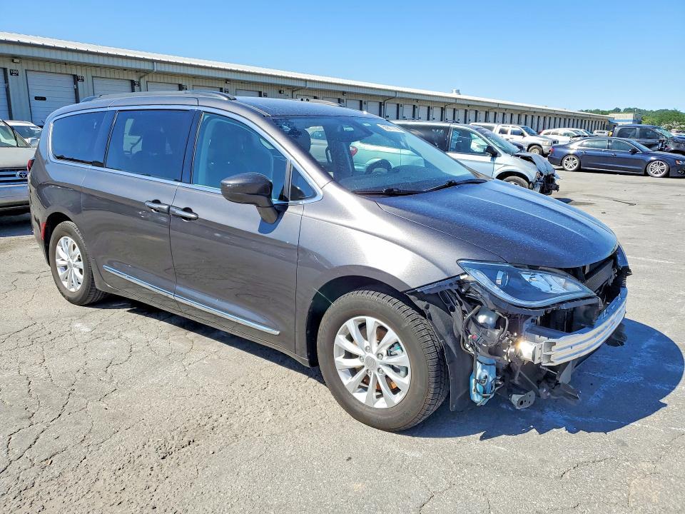 2017 Chrysler Pacifica Touring l