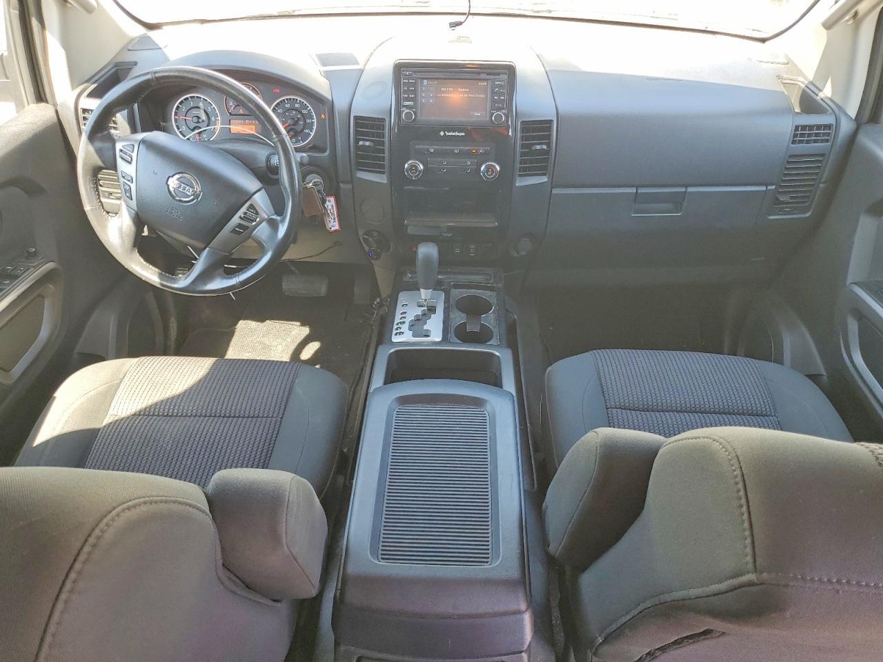 2015 Nissan Titan SV