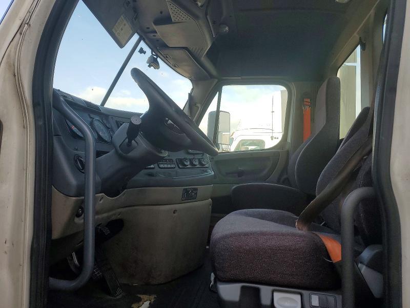 2018 Freightliner Cascadia 113 Semi Truck