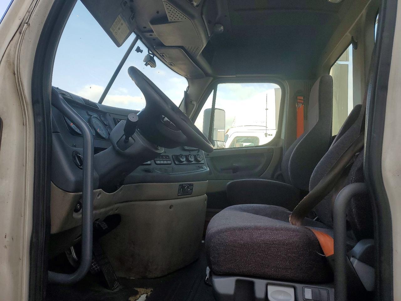 2018 Freightliner Cascadia 113 Semi Truck