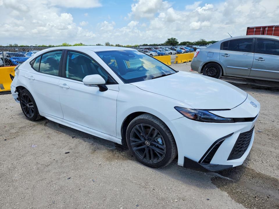 2025 Toyota Camry se