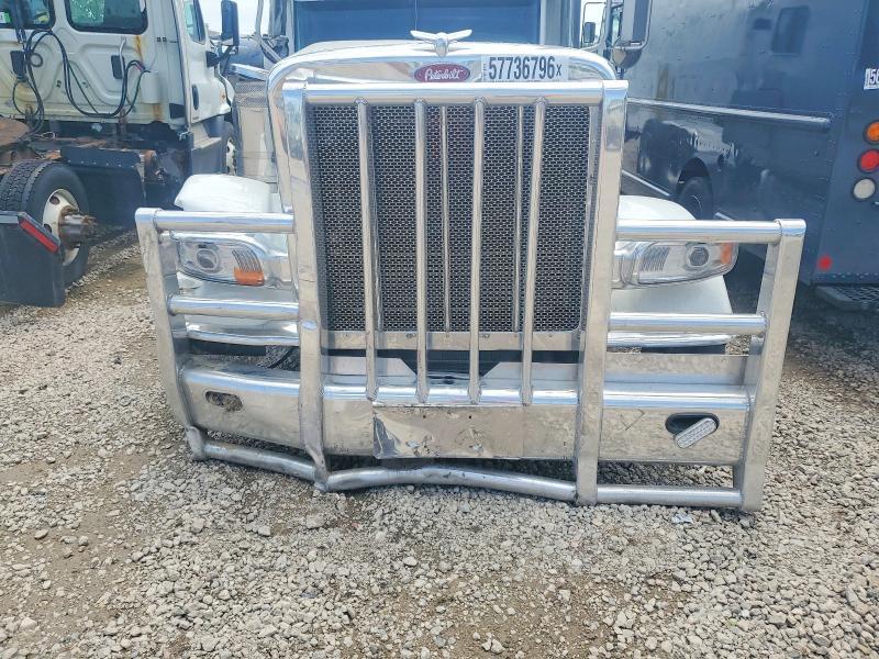 2014 Peterbilt 389 Semi Truck