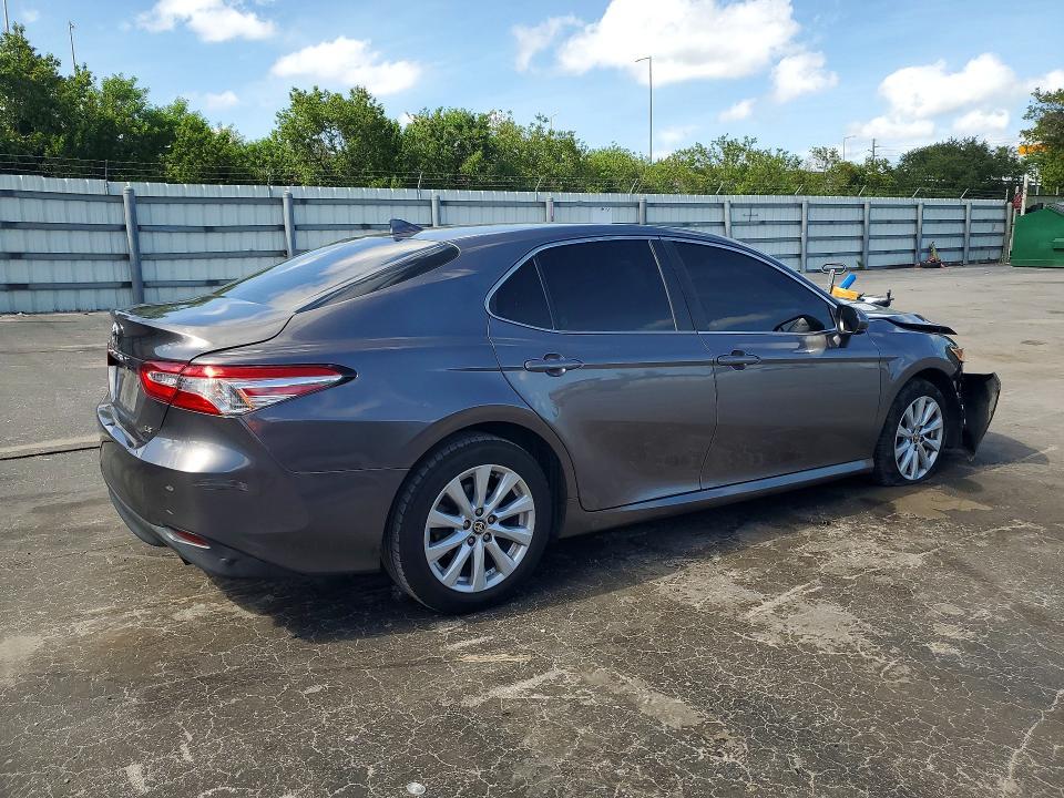 2020 Toyota Camry le