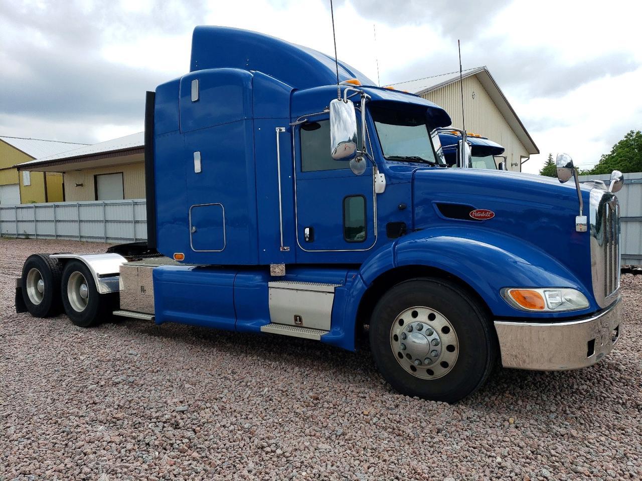 2014 Peterbilt 384 Semi Truck