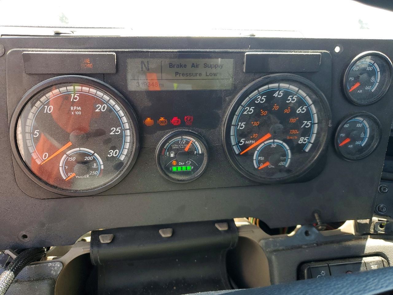 2017 Freightliner Cascadia 1-Semi Truck