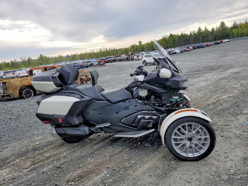 2026 Can-Am Spyder Roadster RT